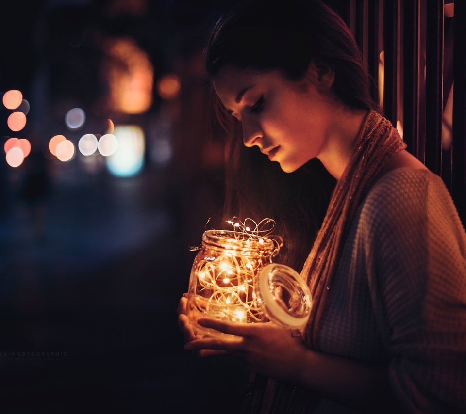 Обои свет, ночь, огни, девушка, гирлянда, банка, боке, light, night, lights, girl, garland, bank, bokeh разрешение 2048x1367 Загрузить