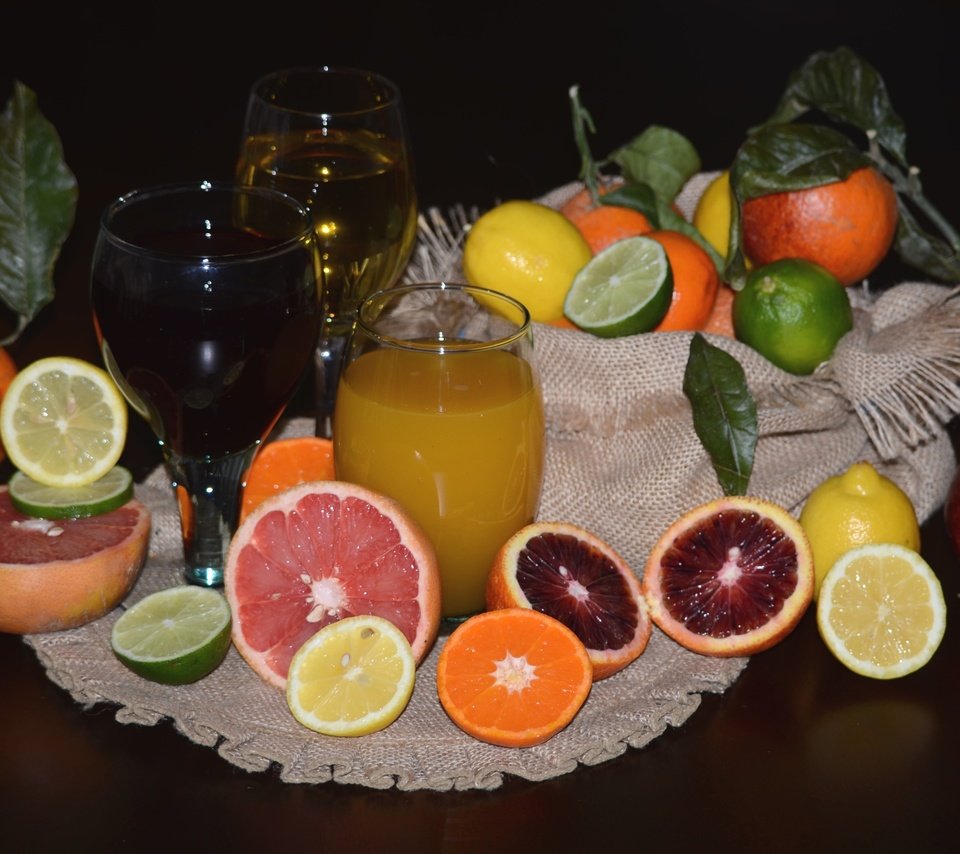 Обои фрукты, апельсины, лайм, лимоны, цитрусы, грейпфрут, сок, fruit, oranges, lime, lemons, citrus, grapefruit, juice разрешение 2400x1590 Загрузить