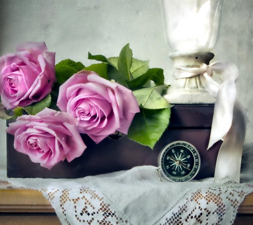 Обои цветы, розы, ленточка, салфетка, коробка, компас, flowers, roses, ribbon, napkin, box, compass разрешение 3840x2160 Загрузить