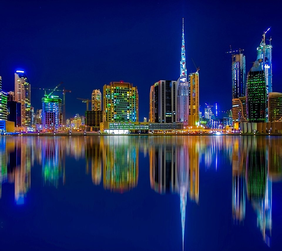 Обои отражение, город, дубай, оаэ, reflection, the city, dubai, uae разрешение 1920x1200 Загрузить