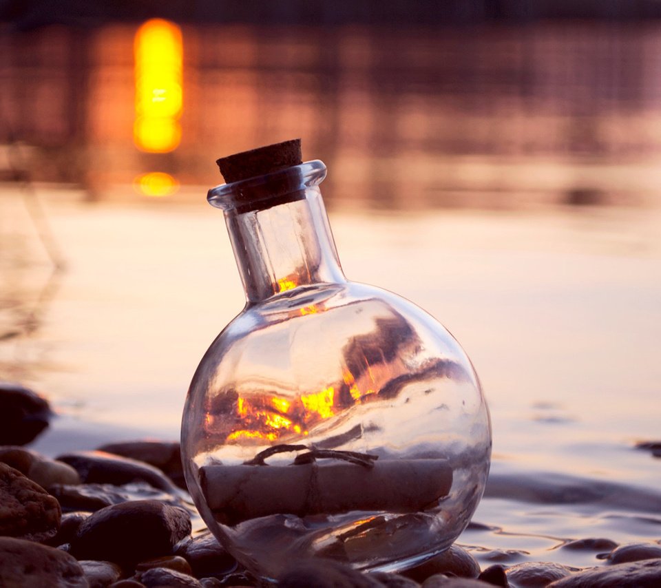 Обои вода, камни, стекло, бутылочка, флакон, water, stones, glass, bottle разрешение 1920x1200 Загрузить