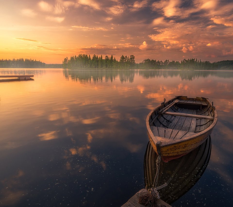 Обои озеро, закат, отражение, пейзаж, лодка, lake, sunset, reflection, landscape, boat разрешение 1920x1200 Загрузить