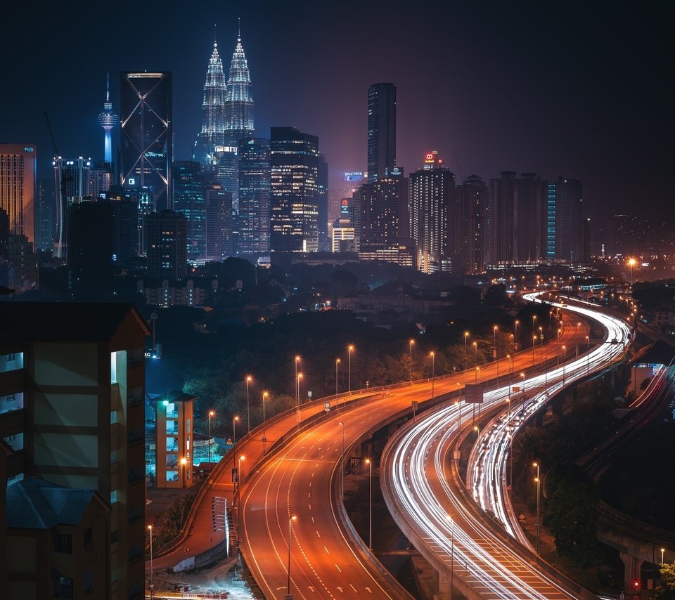 Обои огни, небоскребы, дороги, малайзия, куала-лумпур, lights, skyscrapers, road, malaysia, kuala lumpur разрешение 2048x1367 Загрузить