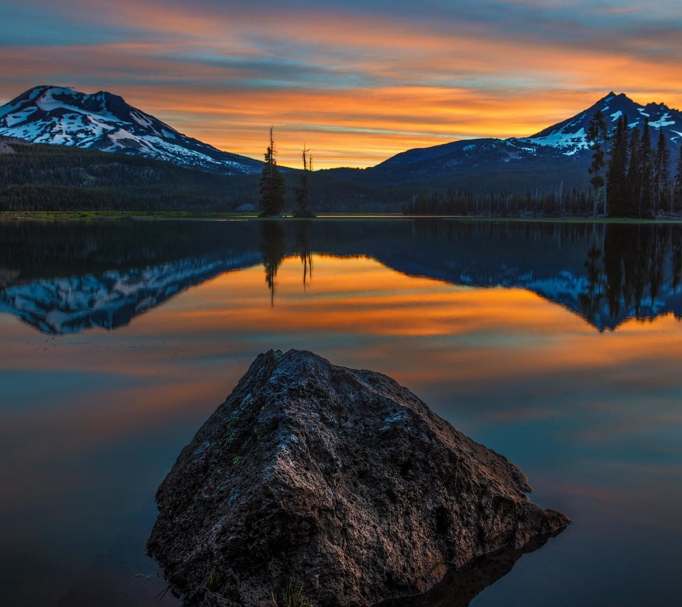 Обои деревья, вода, озеро, горы, закат, отражение, trees, water, lake, mountains, sunset, reflection разрешение 2048x1365 Загрузить