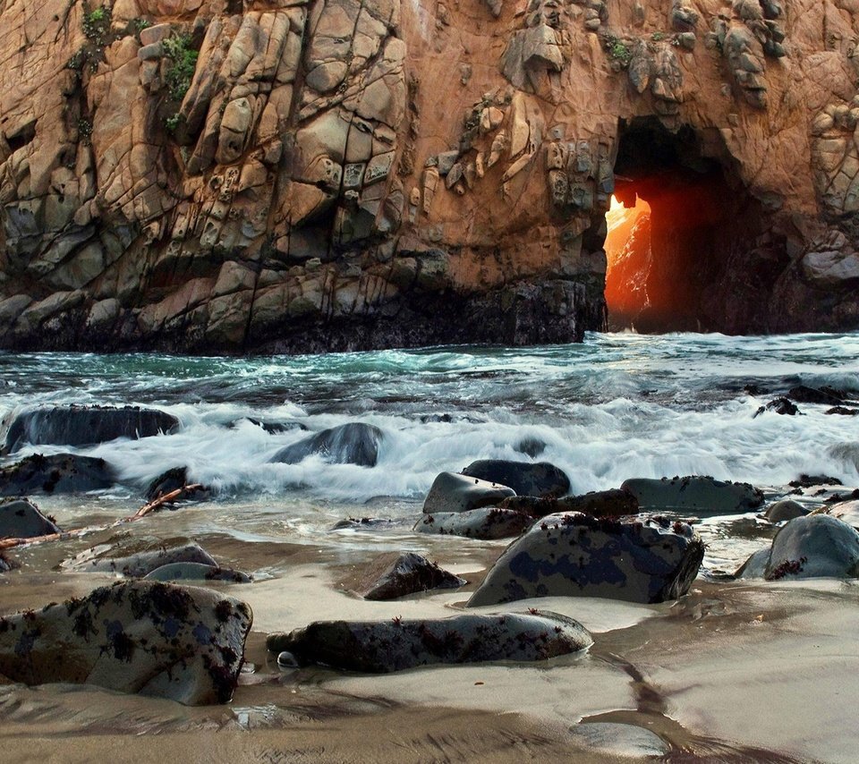 Обои свет, калифорния, камни, проем, берег, pfeiffer state beach, волны, море, скала, сша, арка, light, ca, stones, opening, shore, wave, sea, rock, usa, arch разрешение 1920x1200 Загрузить