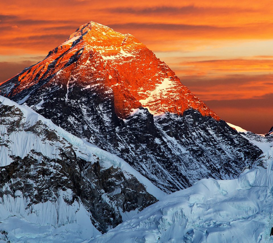 Обои горы, снег, пейзаж, эверест, вершина, mountains, snow, landscape, everest, top разрешение 1920x1200 Загрузить