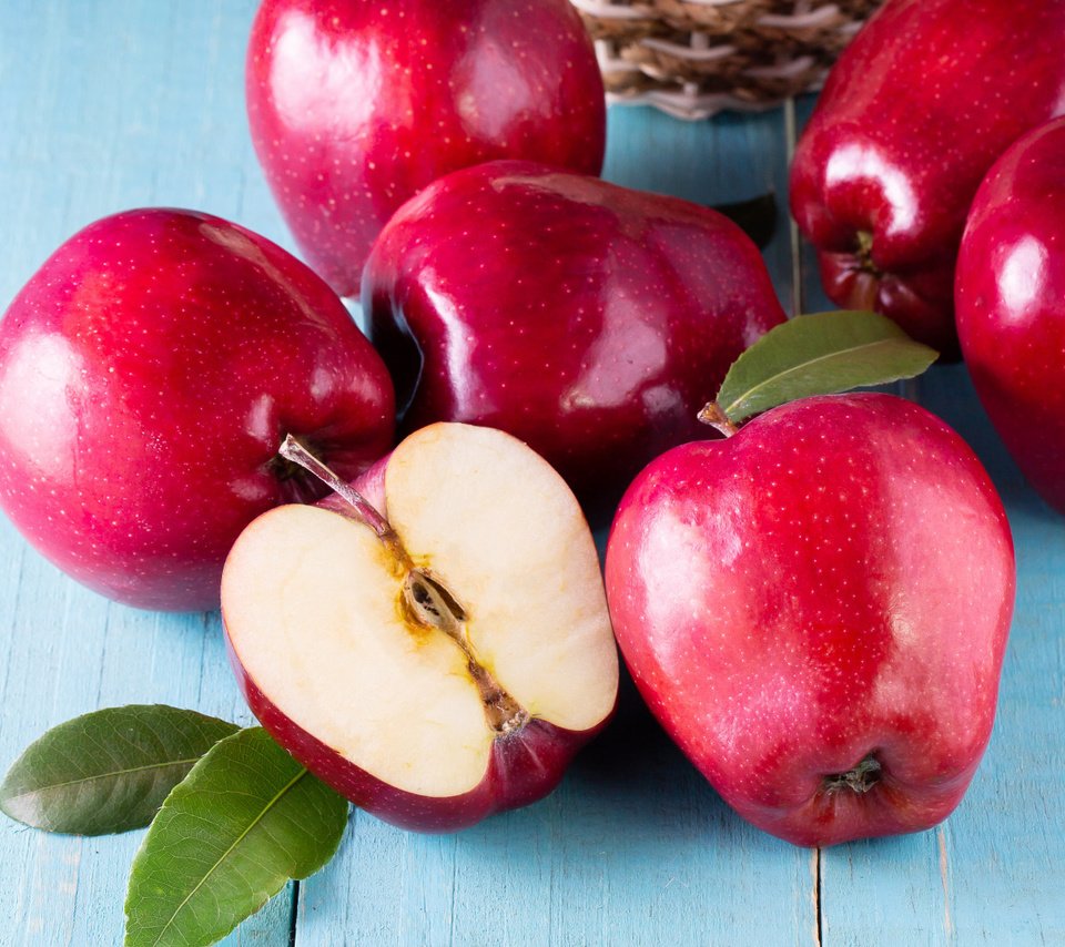 Обои фрукты, яблоки, краcный, дерева, парное, fruit, apples, red, wood, fresh разрешение 1920x1080 Загрузить