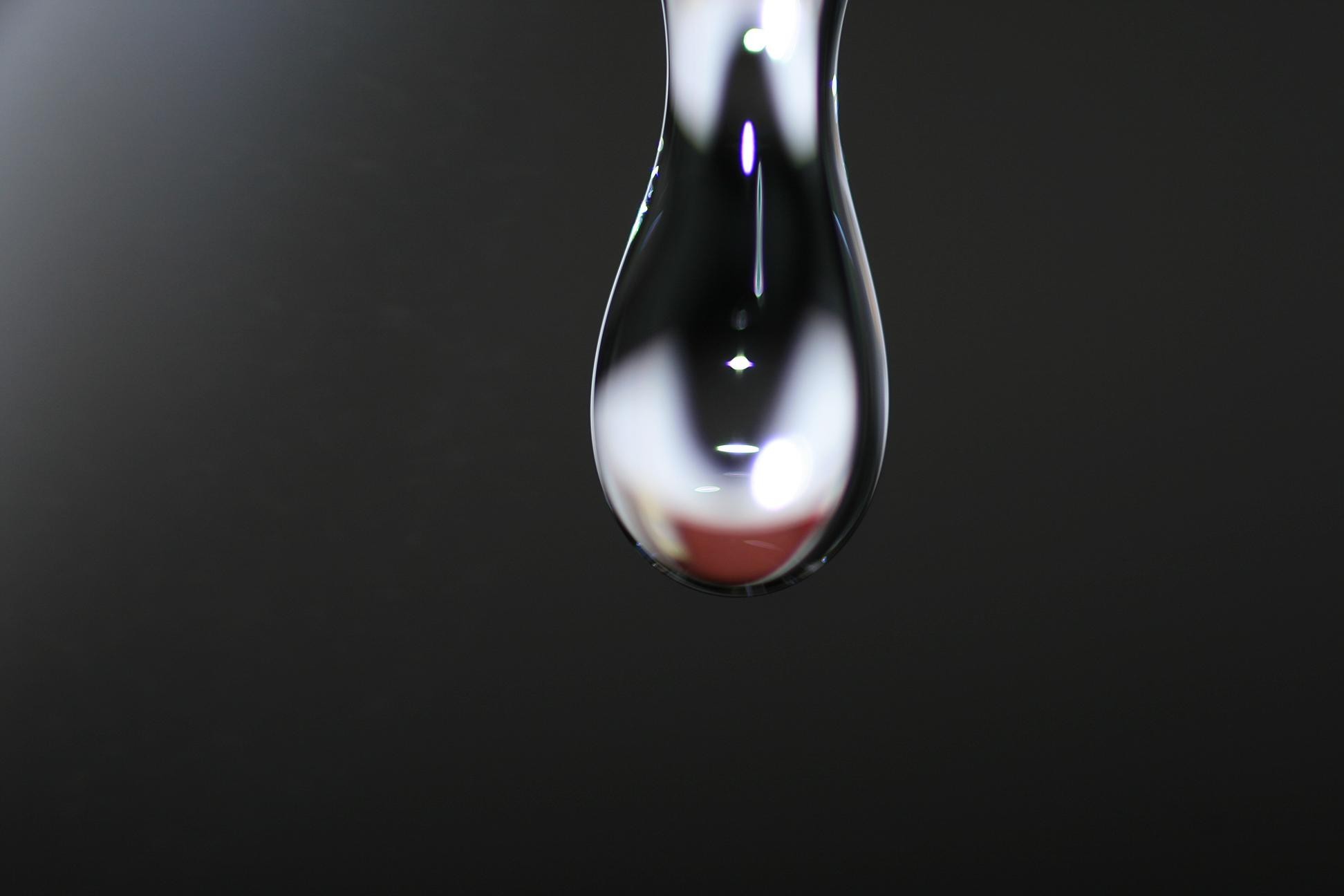 Обои вода, капля, черный фон, water, drop, black background разрешение 1944x1296 Загрузить