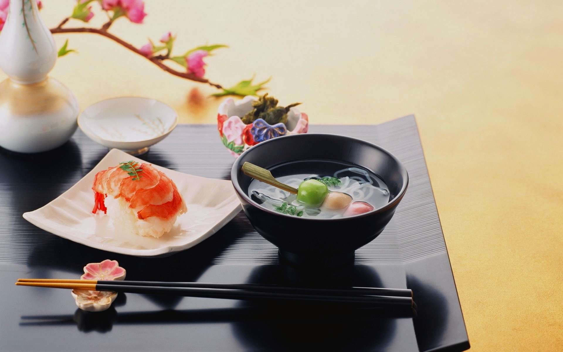 Обои палочки, суши, креветка, японская кухня, суп, sticks, sushi, shrimp, japanese cuisine, soup разрешение 1920x1200 Загрузить