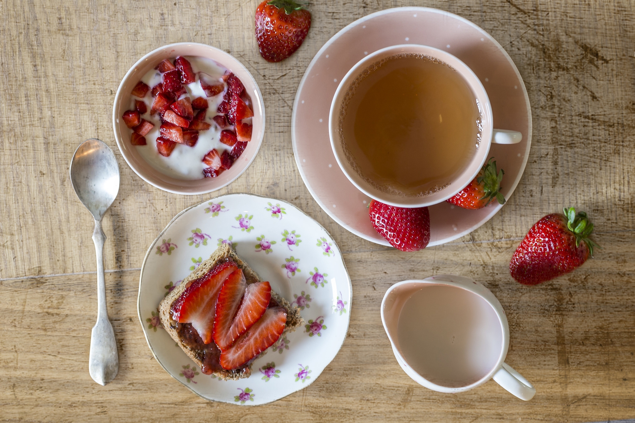 Обои клубника, чай, завтрак, strawberry, tea, breakfast разрешение 2048x1365 Загрузить