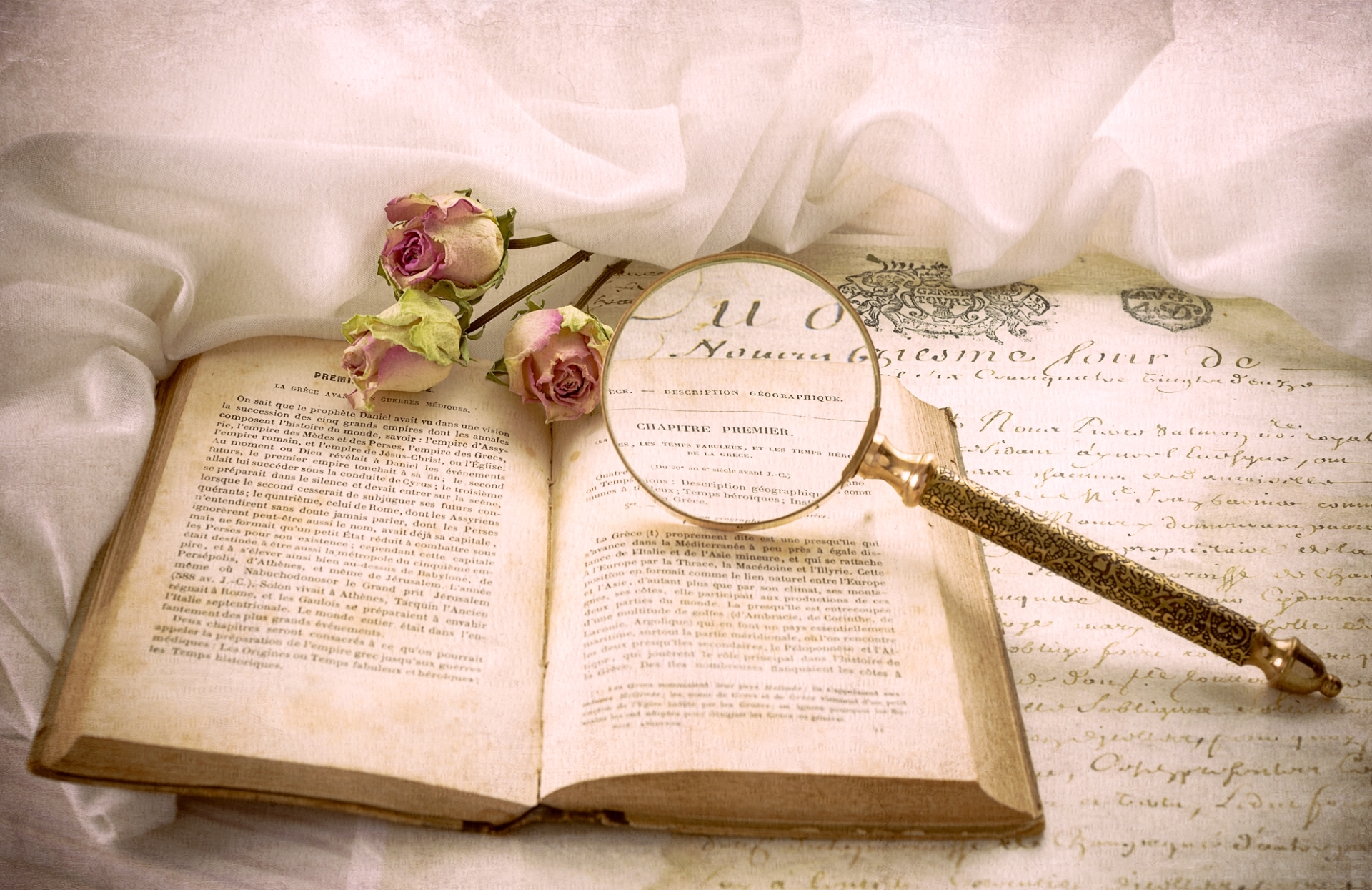 Обои винтаж, розы, лупа, письмо, книга, vintage, roses, magnifier, letter, book разрешение 1920x1245 Загрузить