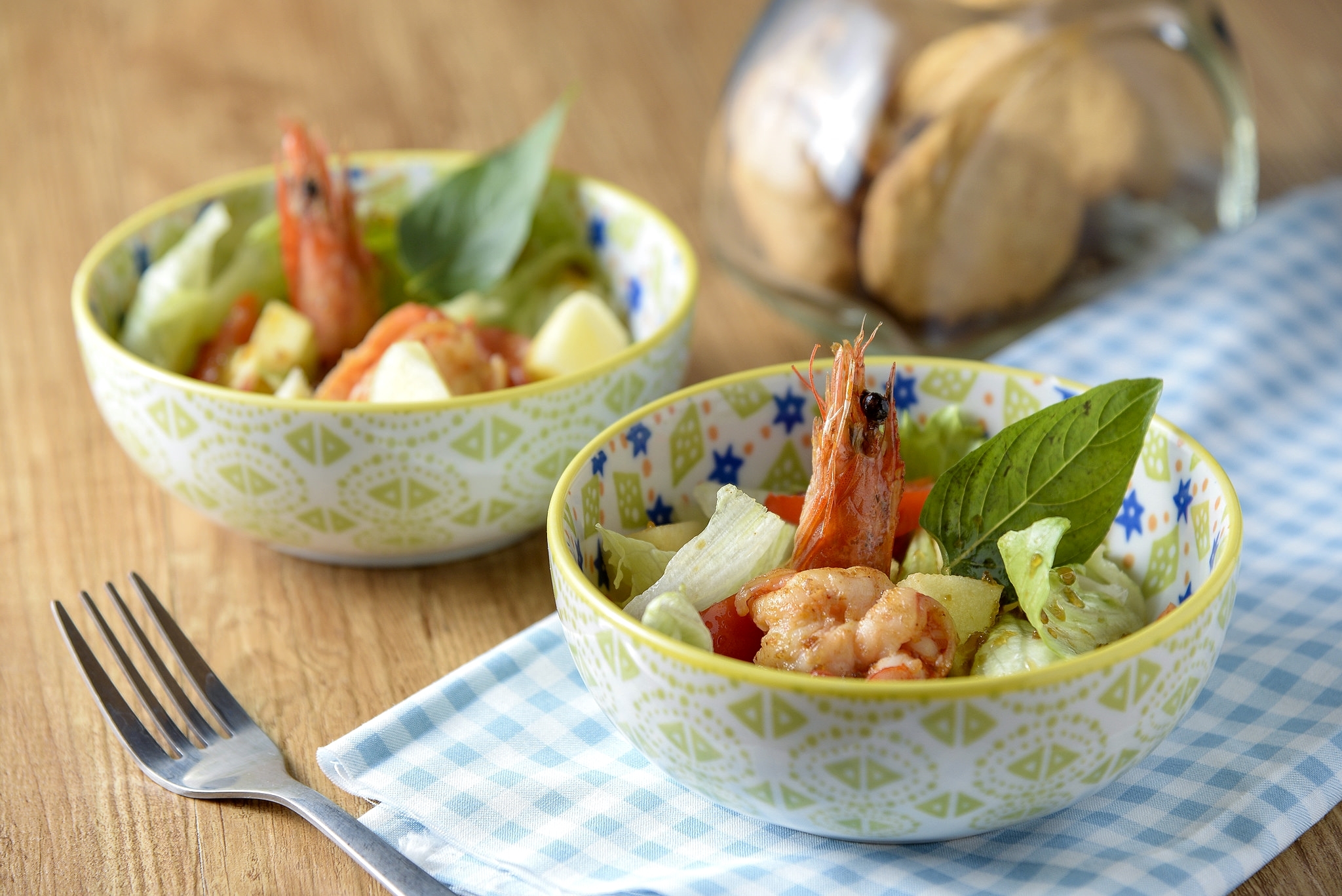 Обои овощи, салат, морепродукты, креветки, vegetables, salad, seafood, shrimp разрешение 2048x1367 Загрузить