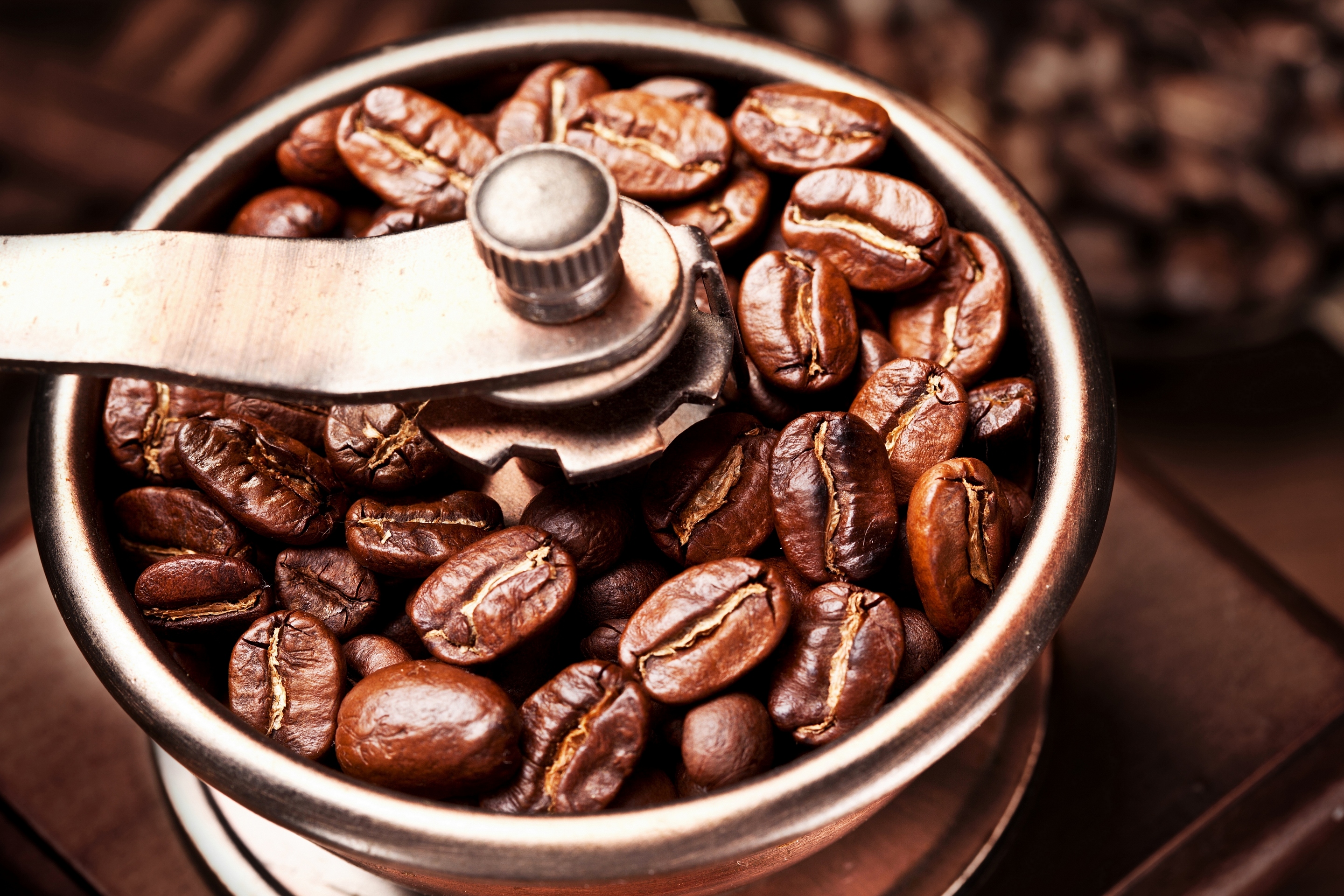 Обои зерна, кофе, кофейные, зерна кофе, кофемолка, бобы, grain, coffee, coffee beans, coffee grinder, beans разрешение 2880x1920 Загрузить