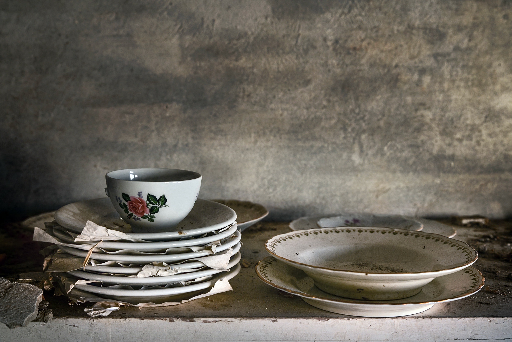 Обои фон, чашка, тарелки, посуда, background, cup, plates, dishes разрешение 2048x1367 Загрузить