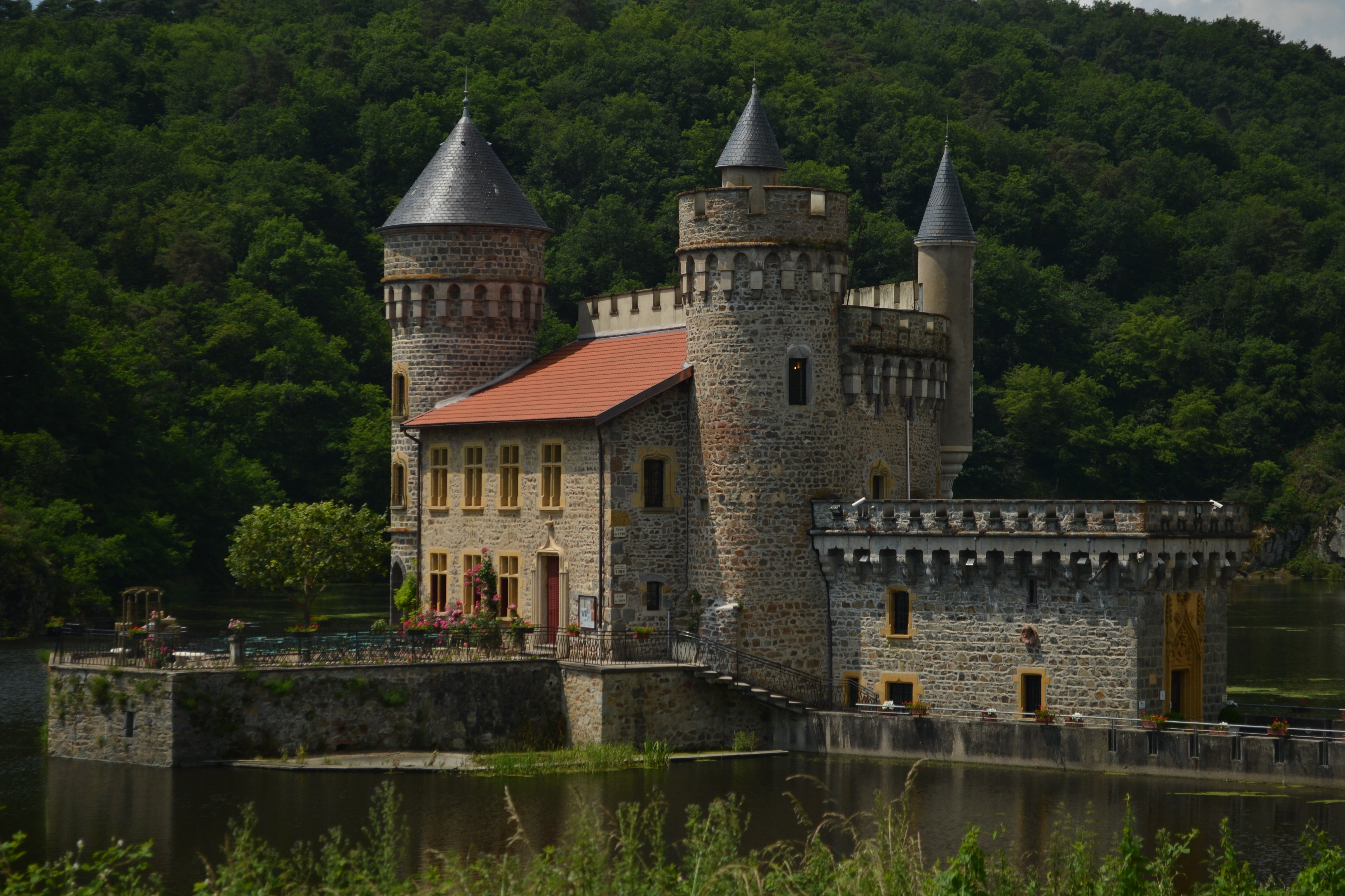 Обои озеро, замок, франция, лейка, франци, chateau de la roche, lake, castle, france разрешение 4608x3072 Загрузить