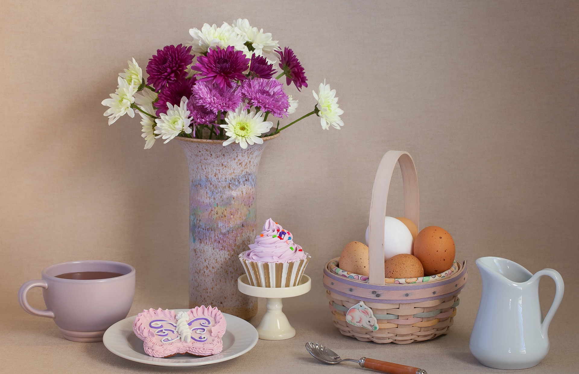 Обои цветы, чай, яйца, печенье, натюрморт, flowers, tea, eggs, cookies, still life разрешение 1920x1239 Загрузить