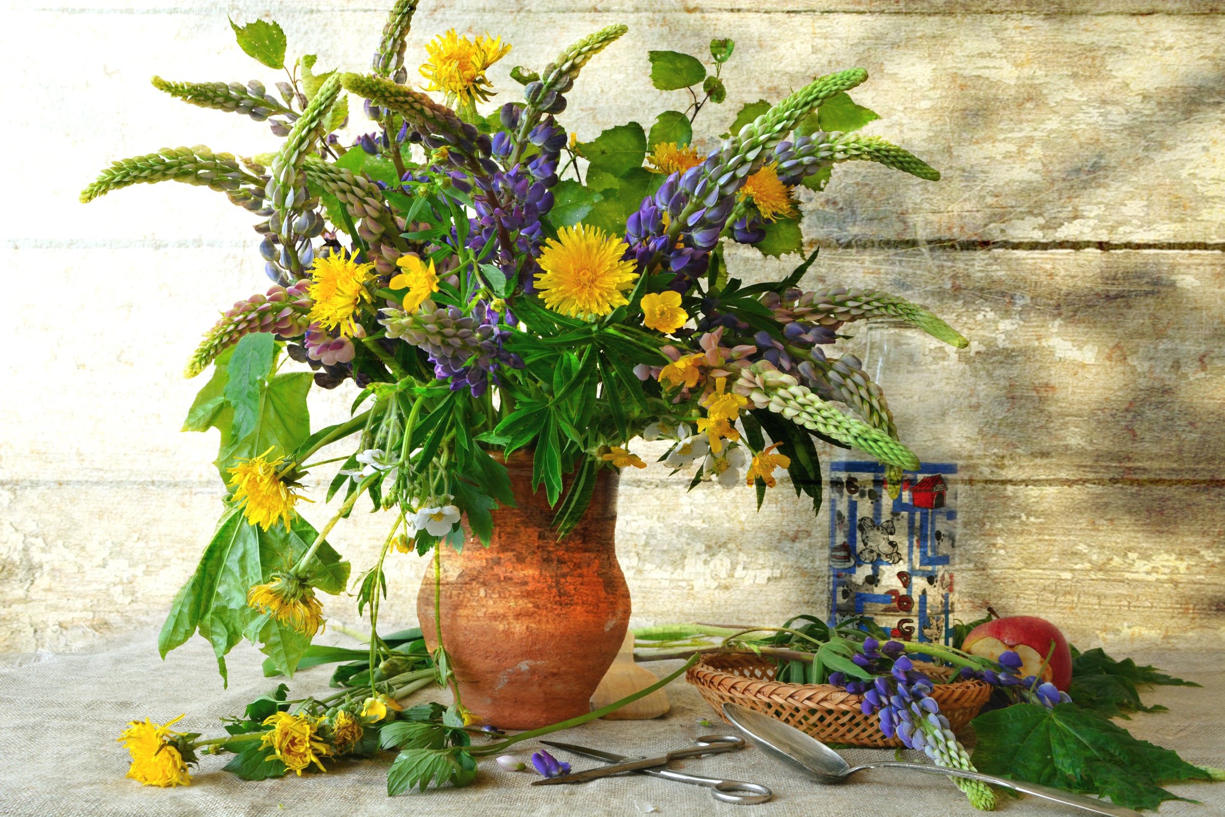 Обои цветы, лето, букет, одуванчики, ваза, люпин, flowers, summer, bouquet, dandelions, vase, lupin разрешение 2400x1601 Загрузить