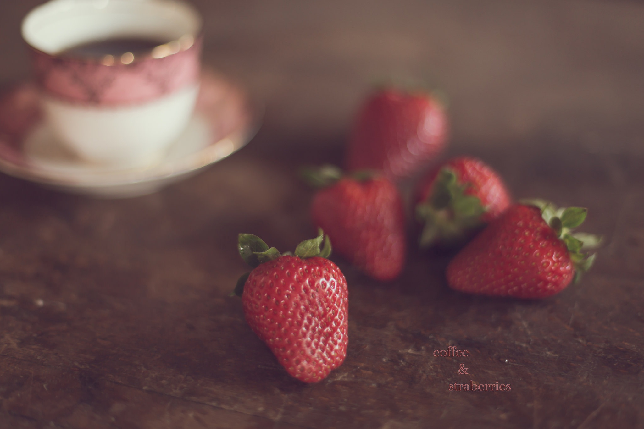 Обои клубника, кофе, ягоды, чашка, боке, strawberry, coffee, berries, cup, bokeh разрешение 2048x1365 Загрузить