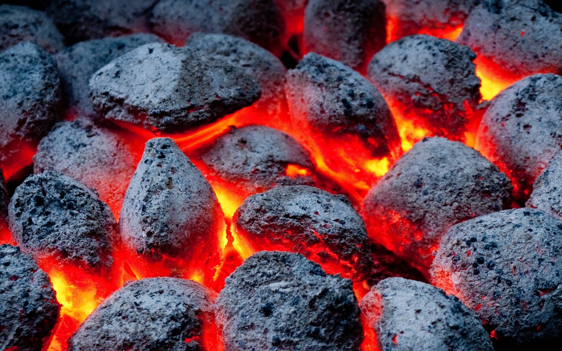 Обои пламя, огонь, жар, уголь, flame, fire, heat, coal разрешение 1920x1200 Загрузить