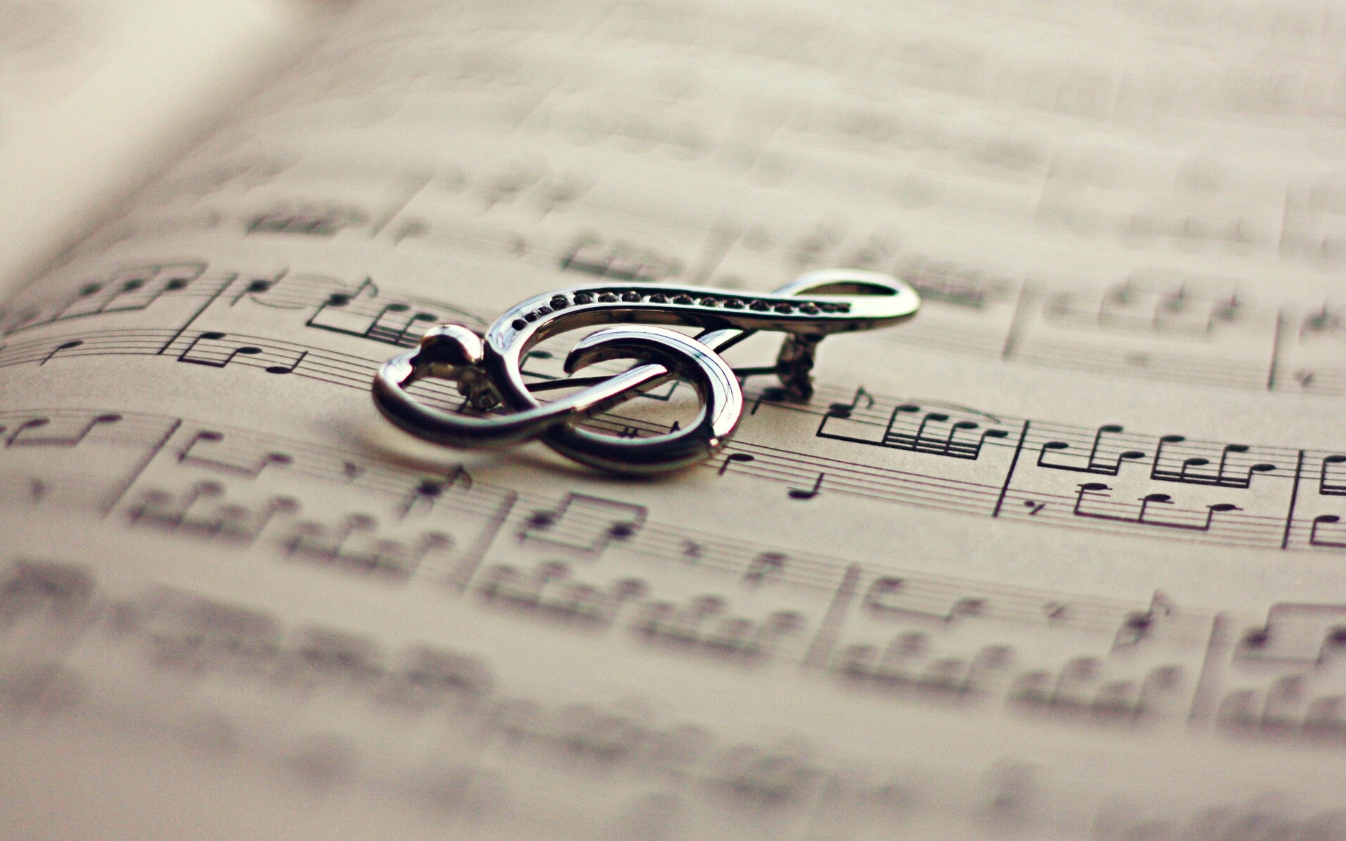 Обои ноты, музыка, бумага, лист, скрипичный ключ, notes, music, paper, sheet, treble clef разрешение 1920x1200 Загрузить