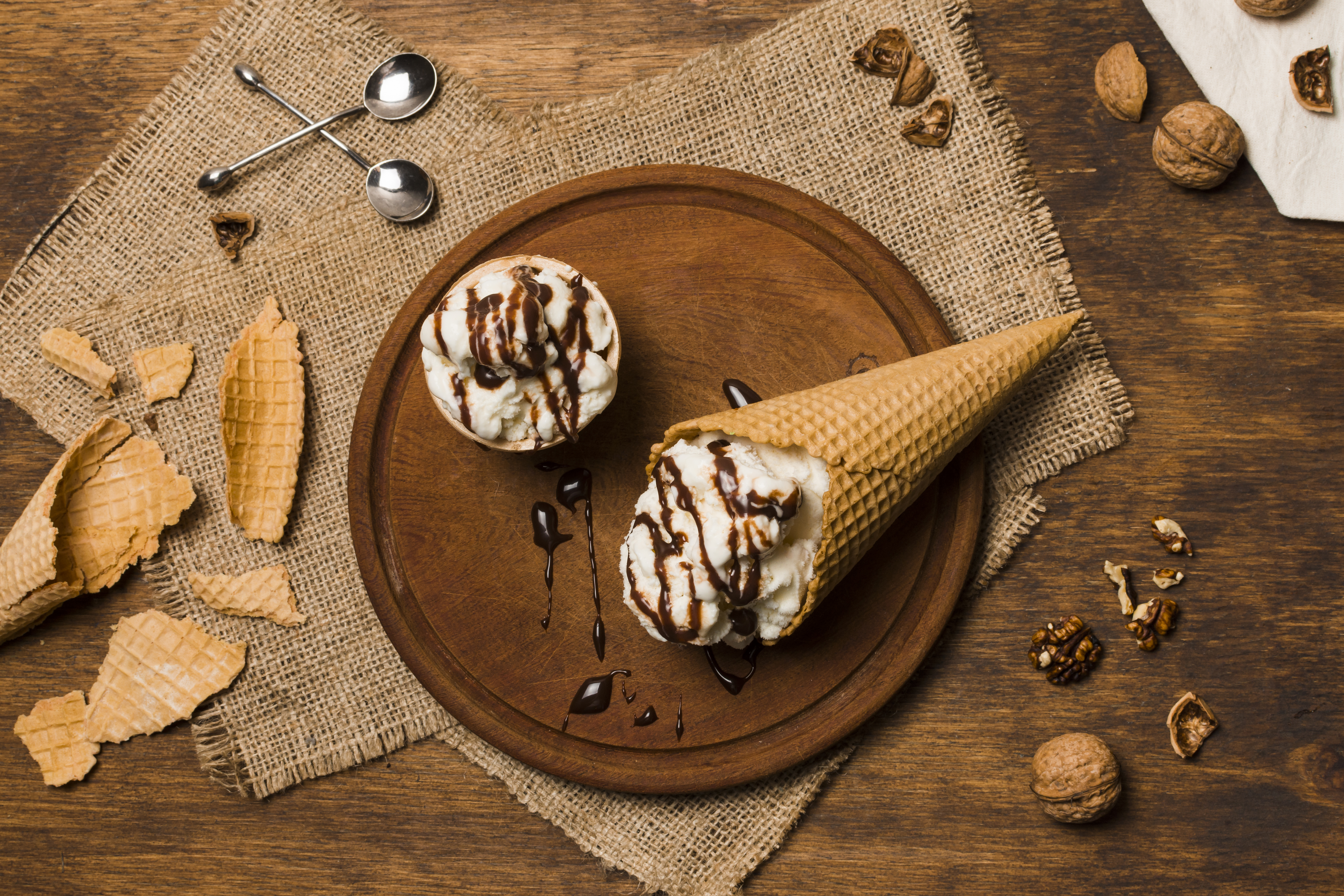 Обои орехи, мороженое, десерт, сироп, вафельный рожок, nuts, ice cream, dessert, syrup, waffle cone разрешение 5763x3842 Загрузить