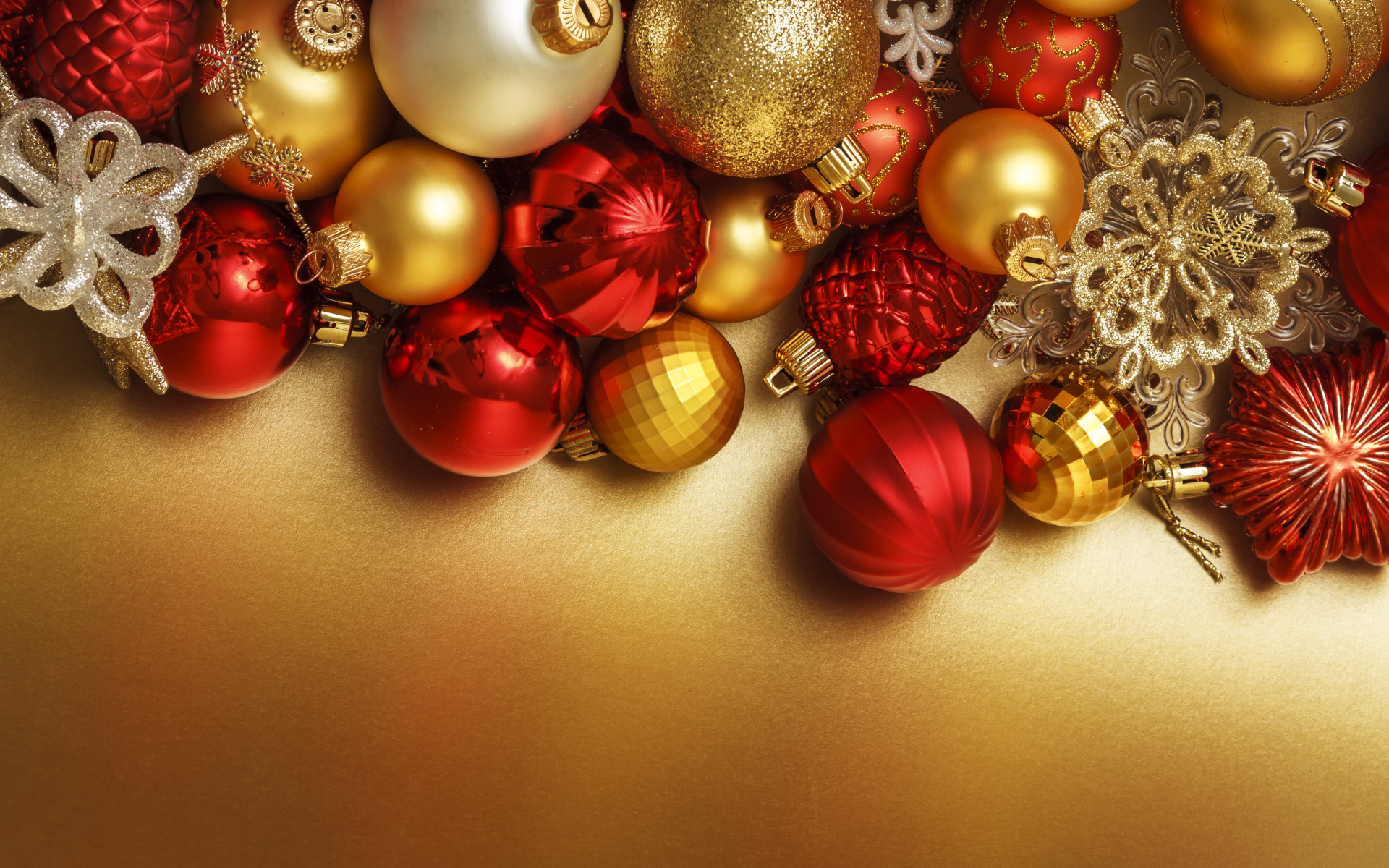 Обои новый год, шары, красные, игрушки, праздник, рождество, золотистые, новогодние украшения, new year, balls, red, toys, holiday, christmas, golden, christmas decorations разрешение 1920x1200 Загрузить