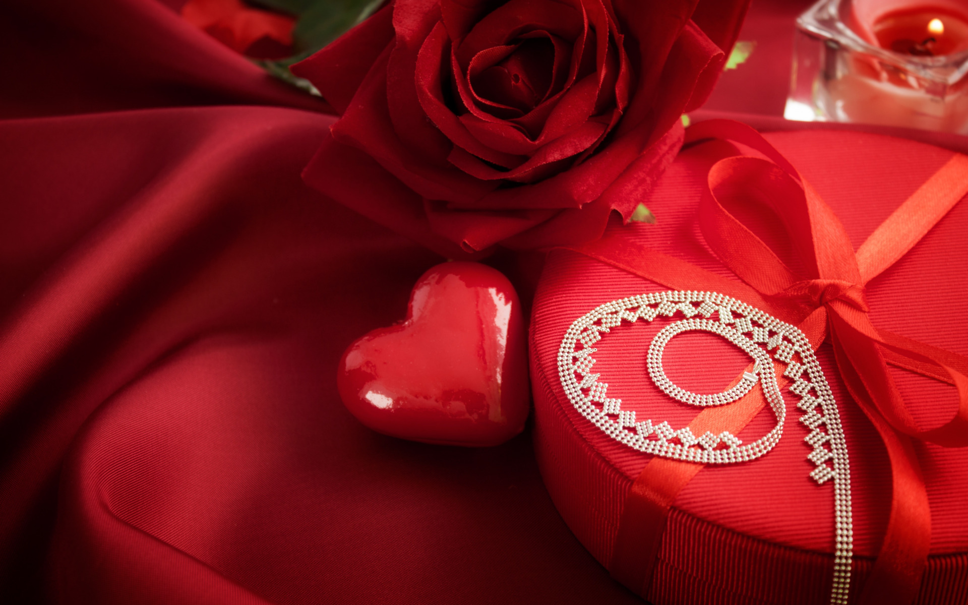 Обои боке, сердечко, валентинов день, любовь, ткань, свеча, подарок, романтик, ожерелье, день святого валентина, bokeh, heart, love, fabric, candle, gift, romantic, necklace, valentine's day разрешение 1920x1200 Загрузить