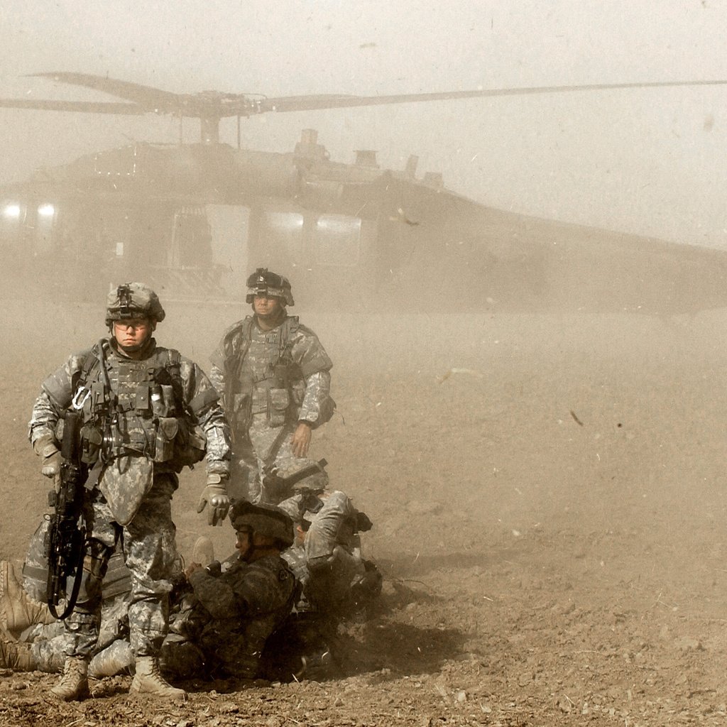 Обои солдаты, пыль, вертолет, soldiers, dust, helicopter разрешение 3008x1960 Загрузить