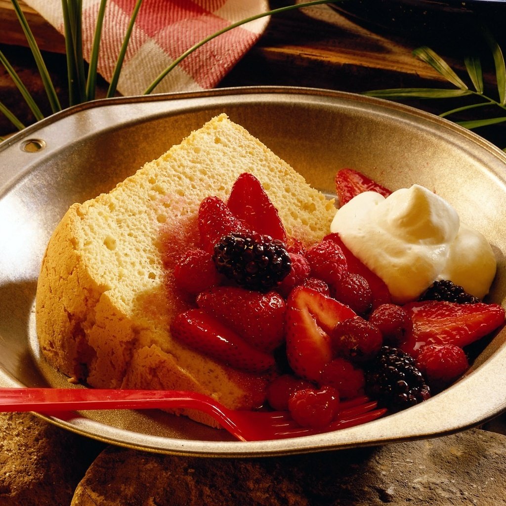 Обои хлеб, ягоды, сливки, десерт, bread, berries, cream, dessert разрешение 1920x1200 Загрузить