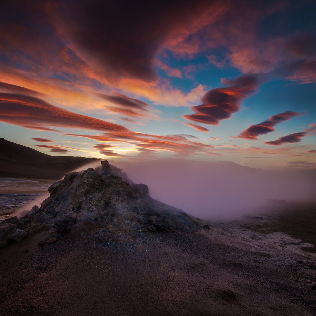 Обои небо, облака, горы, камни, закат, the sky, clouds, mountains, stones, sunset разрешение 1920x1282 Загрузить