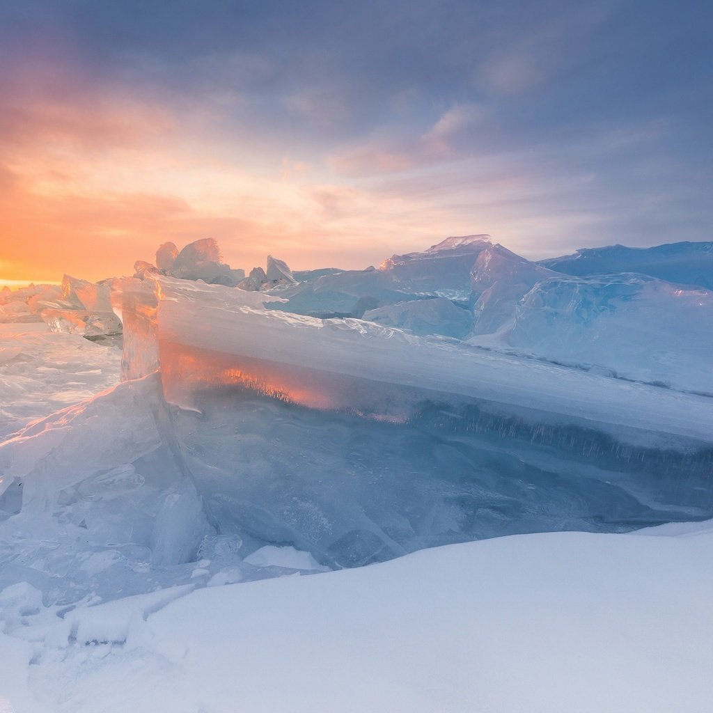 Обои озеро, солнце, зима, лёд, байкал, lake, the sun, winter, ice, baikal разрешение 2000x1335 Загрузить