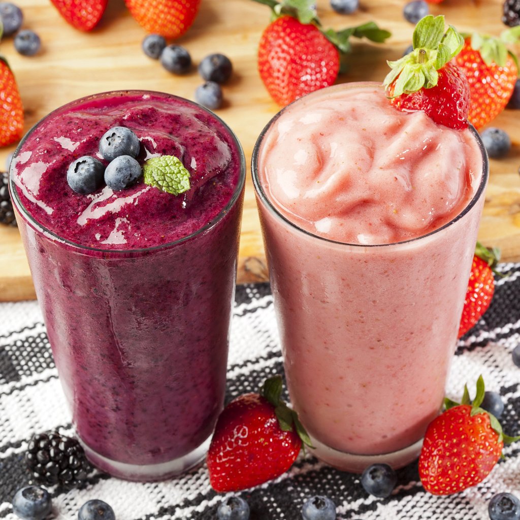 Обои напиток, клубника, ягоды, черника, стаканы, ежевика, смузи, drink, strawberry, berries, blueberries, glasses, blackberry, smoothies разрешение 4200x2800 Загрузить