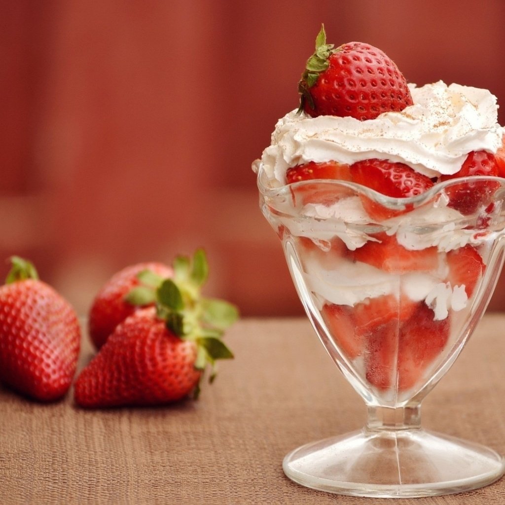 Обои клубника, ягоды, сладкое, сливки, десерт, креманка, strawberry, berries, sweet, cream, dessert, ramekin разрешение 1920x1279 Загрузить