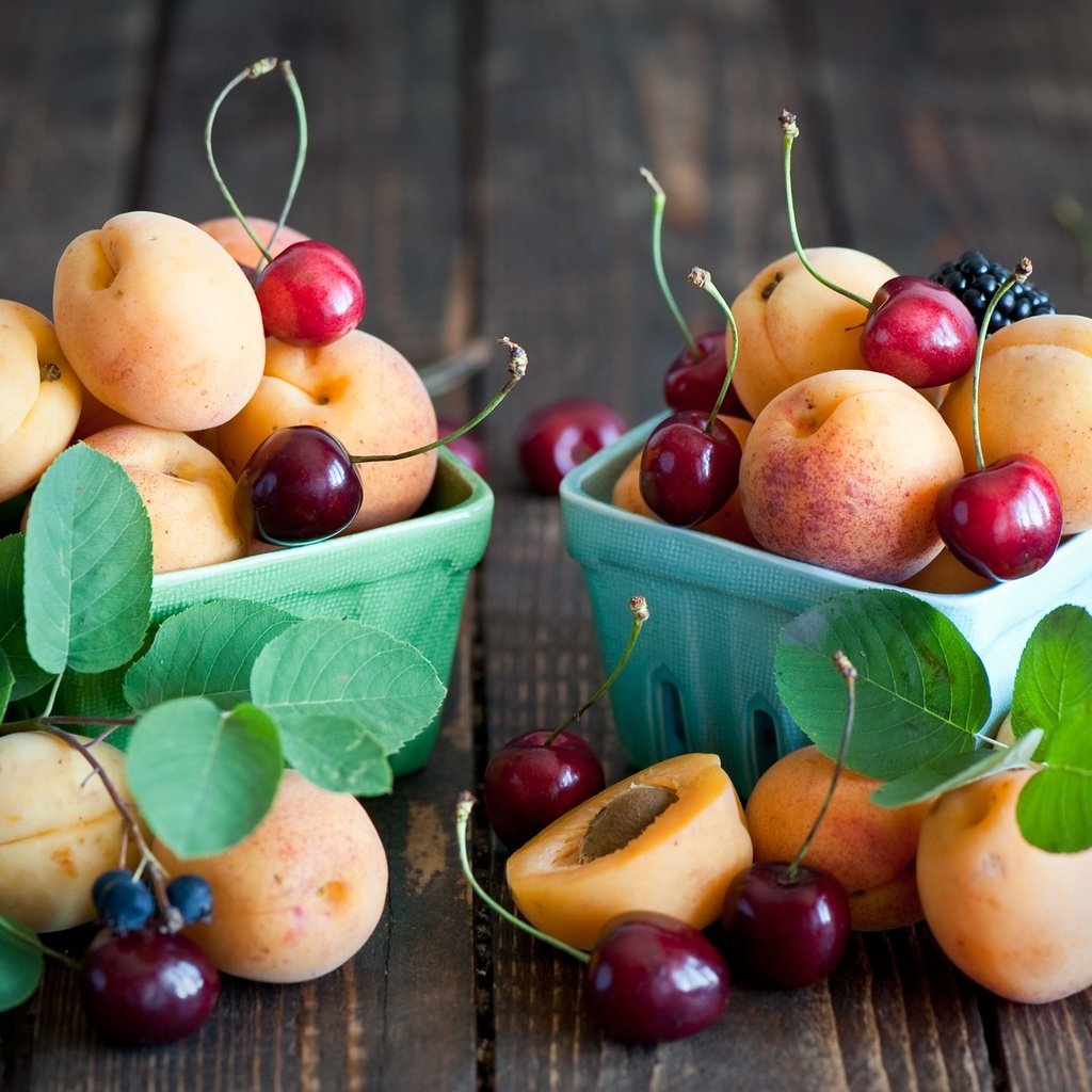 Обои фрукты, черешня, ягоды, вишня, ежевика, абрикосы, fruit, cherry, berries, blackberry, apricots разрешение 2000x1331 Загрузить