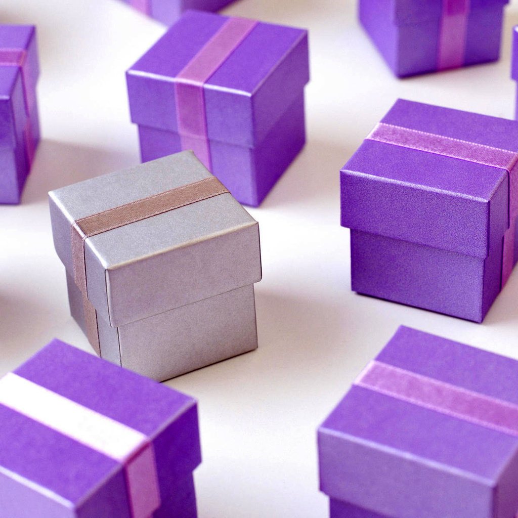 Обои цвет, подарки, фиолетовый, праздник, лиловый, сиреневый, коробки, color, gifts, purple, holiday, lilac, box разрешение 1920x1200 Загрузить