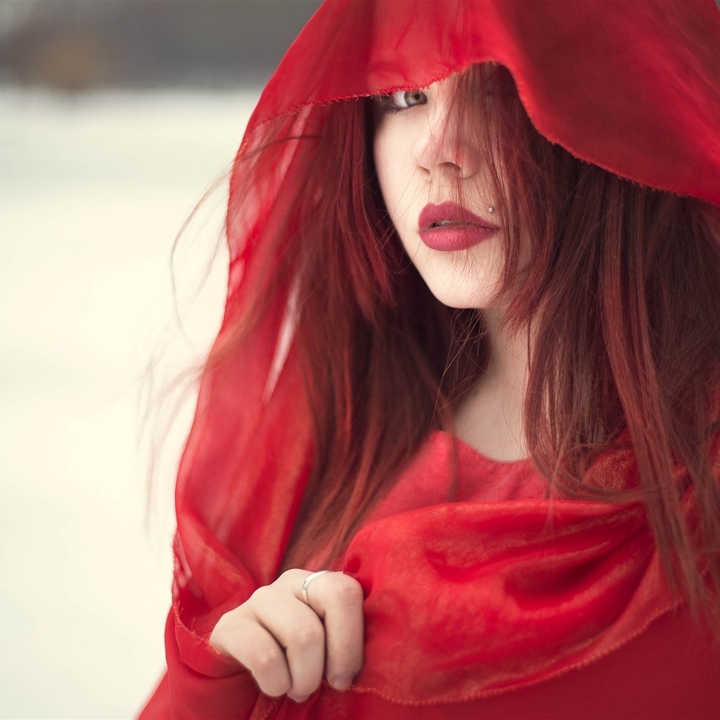 Обои девушка, красная, рыжая, плащ, ткань, лицо, капюшон, girl, red, cloak, fabric, face, hood разрешение 2048x1365 Загрузить