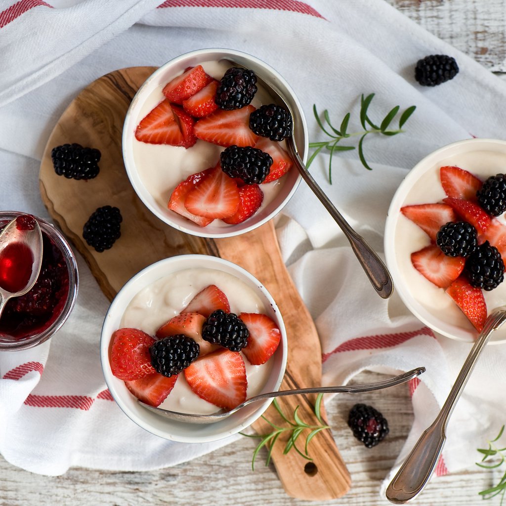 Обои клубника, джем, ягоды, ежевика, anna verdina, йогурт, strawberry, jam, berries, blackberry, yogurt разрешение 2000x1358 Загрузить