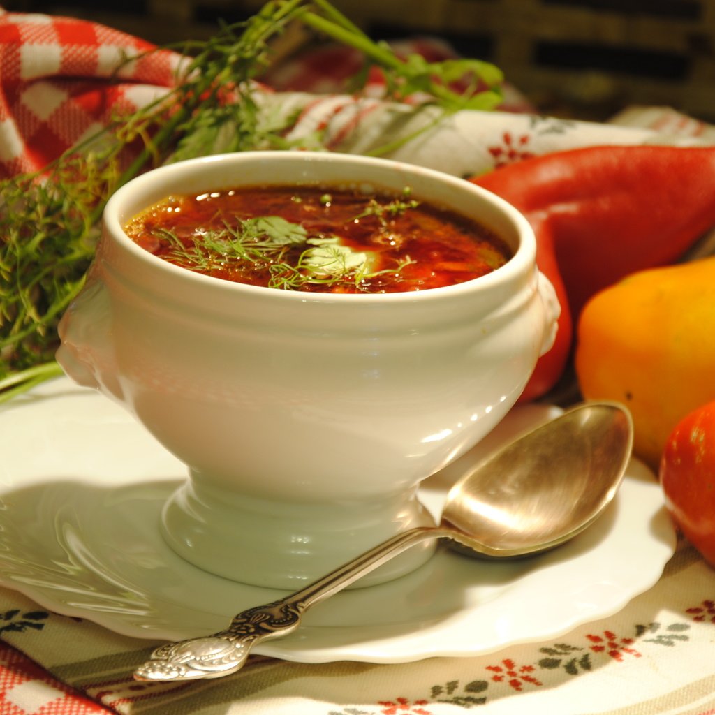 Обои овощи, салфетка, ложка, борщ, суп, vegetables, napkin, spoon, soup разрешение 3872x2592 Загрузить