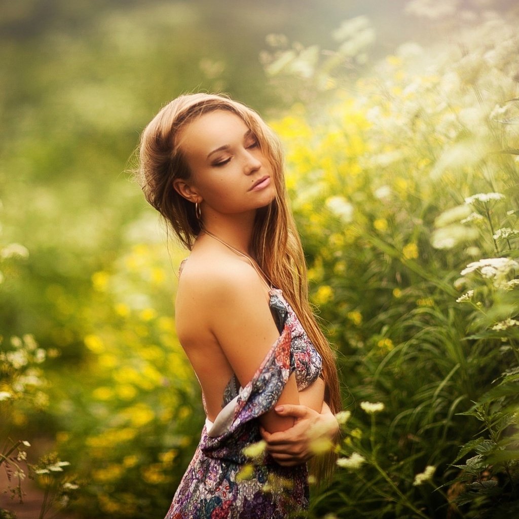 Обои природа, девушка, мечты, плечо, nature, girl, dreams, shoulder разрешение 1920x1200 Загрузить