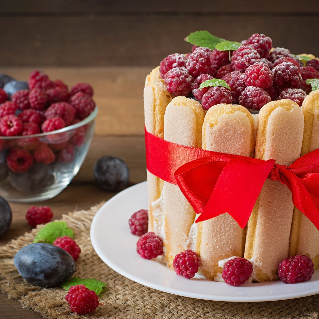 Обои малина, ягоды, торт, десерт, бант, сливы, савоярди, raspberry, berries, cake, dessert, bow, plum, savoiardi разрешение 3000x2000 Загрузить