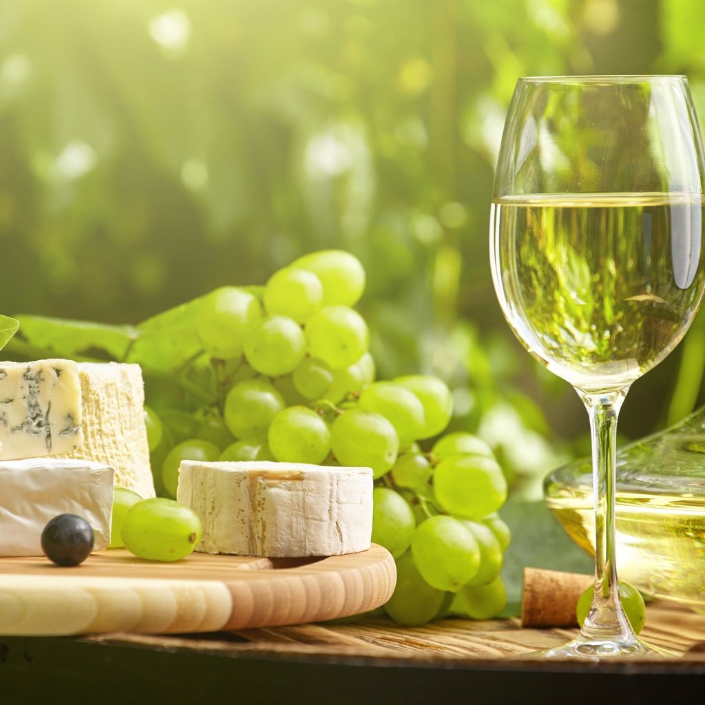 Обои солнце, виноград, сыр, вино, вина, брынза, the sun, grapes, cheese, wine разрешение 2880x1920 Загрузить