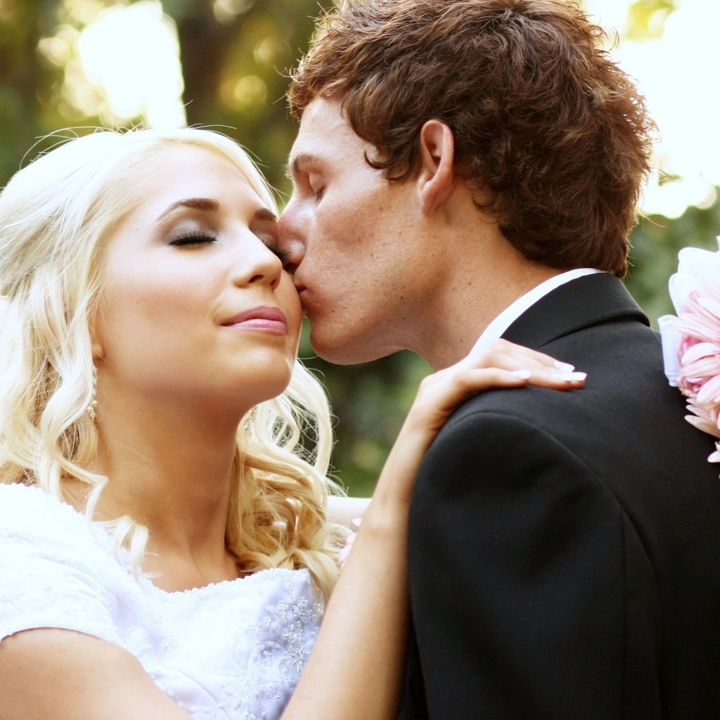 Поцелуй невесту читать. Мужчина и женщина свадьба. Жених. Фото Свадебные блондинка и мужчина. Женщина блондинка и с любимым мужчиной Свадебная.