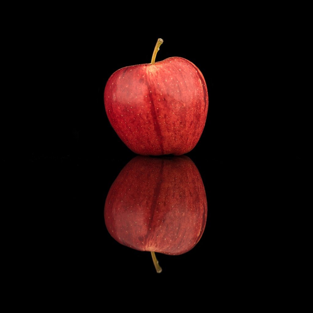 Обои отражение, фрукты, минимализм, черный фон, яблоко, reflection, fruit, minimalism, black background, apple разрешение 4000x2670 Загрузить
