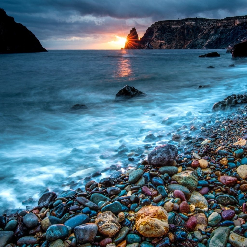 Обои скалы, камни, галька, море, пляж, побережье, крым, alexey suloev, jasper beach, rocks, stones, pebbles, sea, beach, coast, crimea разрешение 1920x1169 Загрузить