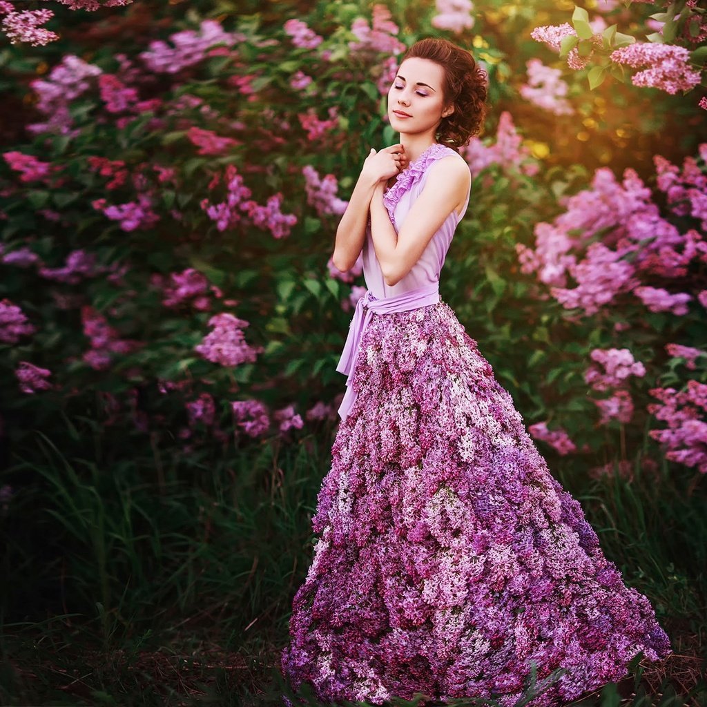 Обои цветы, девушка, платье, весна, сирень, закрытые глаза, lilac dreams, flowers, girl, dress, spring, lilac, closed eyes разрешение 1920x1280 Загрузить