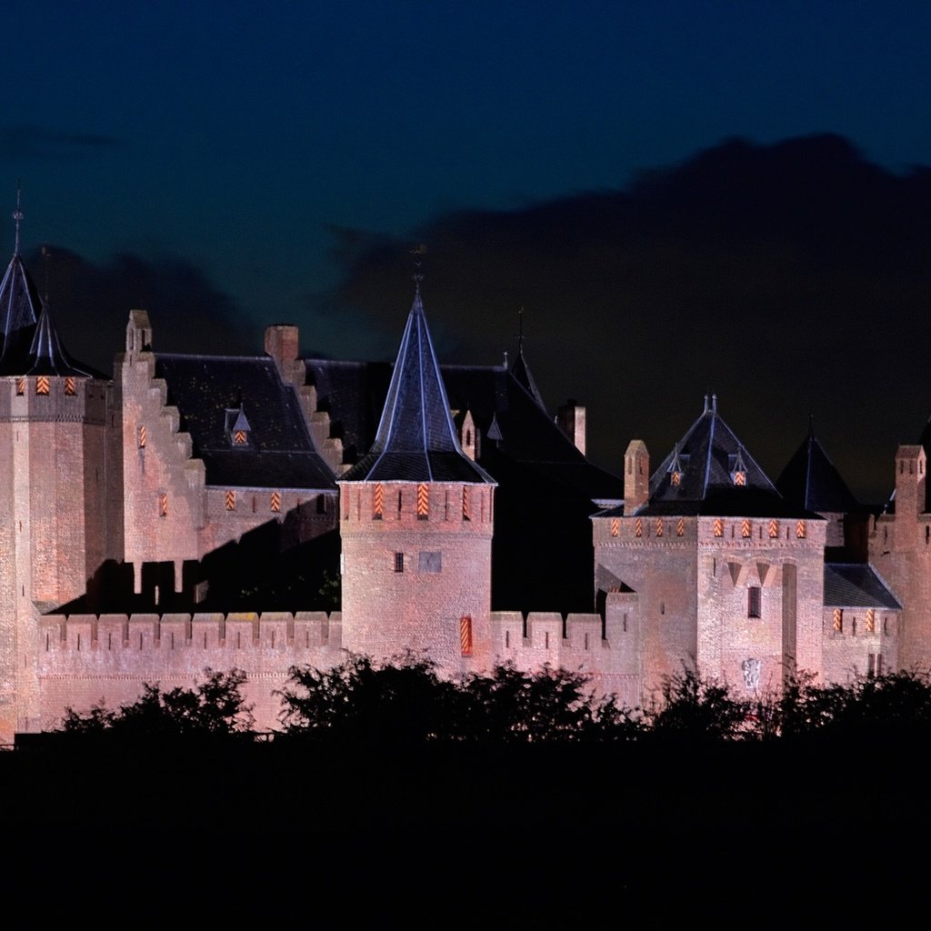 Обои ночь, огни, замок, нидерланды, замок мёйдерслот, night, lights, castle, netherlands, castle muiderslot разрешение 2048x1365 Загрузить