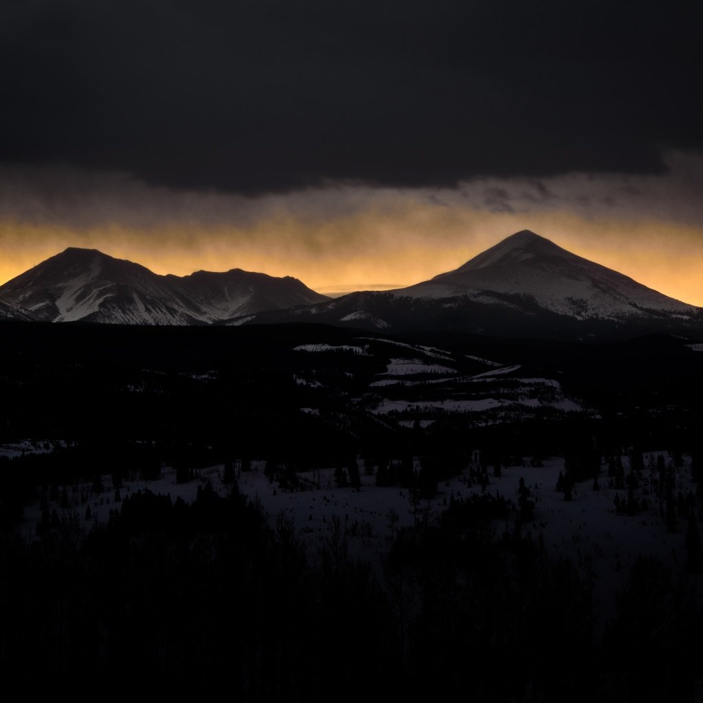 Обои огни, гора, облако, тень, темнота, lights, mountain, cloud, shadow, darkness разрешение 6016x4016 Загрузить