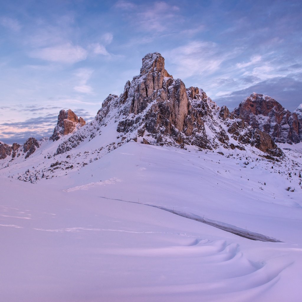 Обои небо, облака, горы, скалы, снег, природа, зима, the sky, clouds, mountains, rocks, snow, nature, winter разрешение 5515x3482 Загрузить