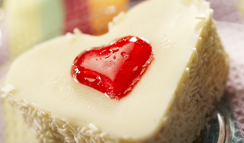 Обои красный, сердце, любовь, десерт, пироженное, сердецка, кокос, тортик, крем, cream, red, heart, love, dessert, cake, serdica, coconut разрешение 1920x1200 Загрузить
