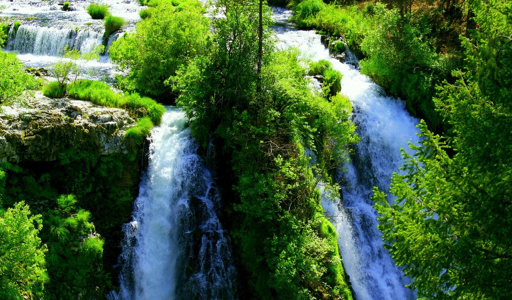 Обои вода, зелень, водопад, ярко, много, water, greens, waterfall, bright, a lot разрешение 1920x1440 Загрузить